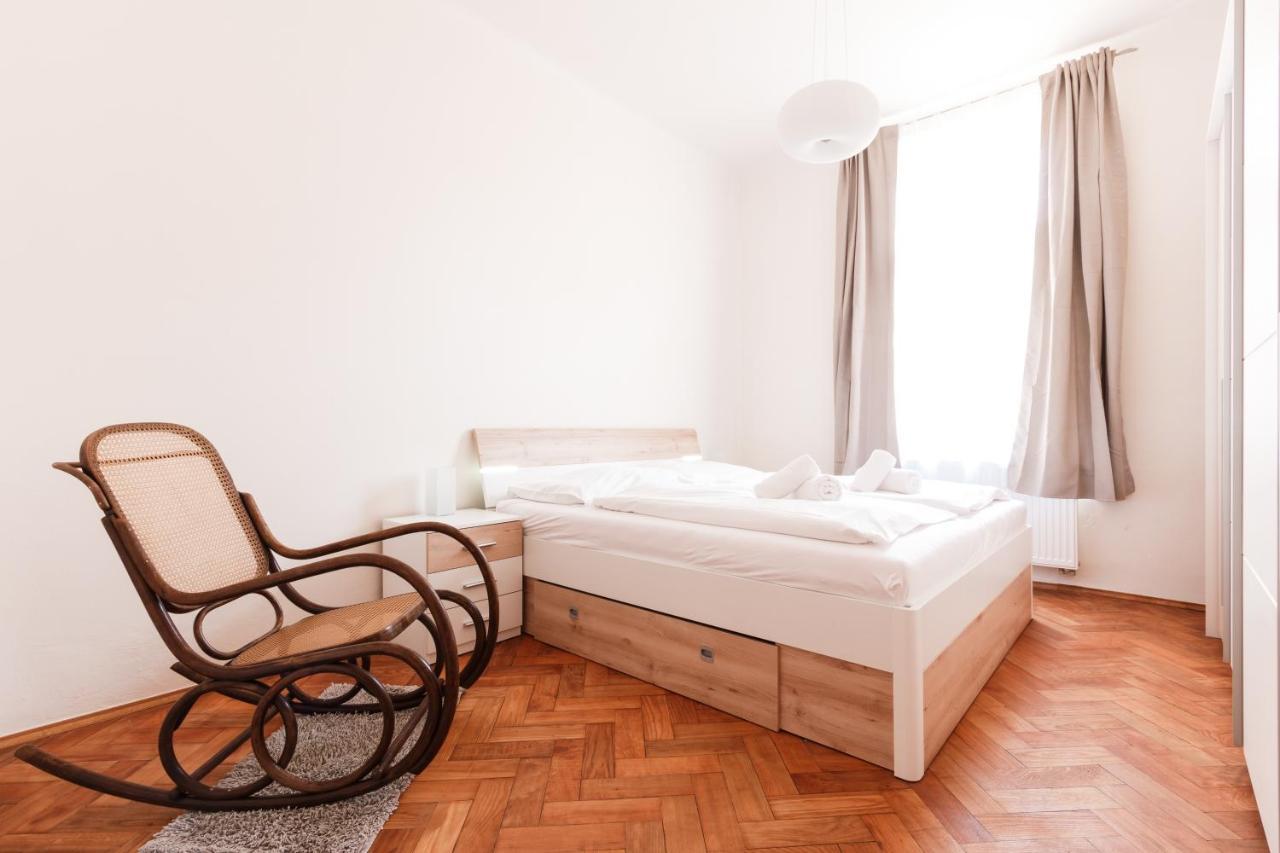 Days - Stylish New Town Apartment Prag